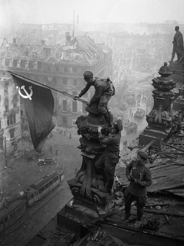 What's the context? 2 May 1945: Raising a Flag over the Reichstag - History  of government