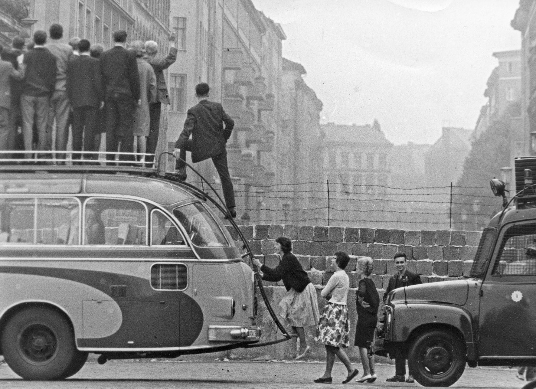 When the Wall went up Britain and the Berlin Crisis, 1961 History of